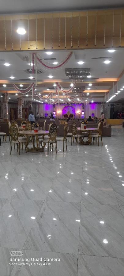 Clarks Inn Kaushambi Ghaziabad Bagian luar foto